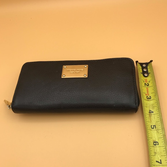 Michel Kors Zip Around Continental Black Leather Wallet With Gold Hardware - Picture 7 of 7